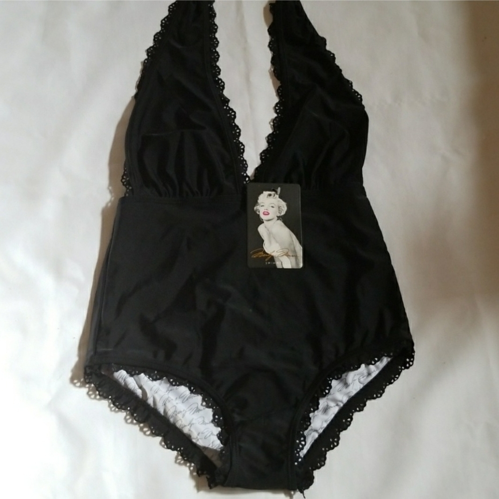 . Marilyn Monroe Black   Swimsuit